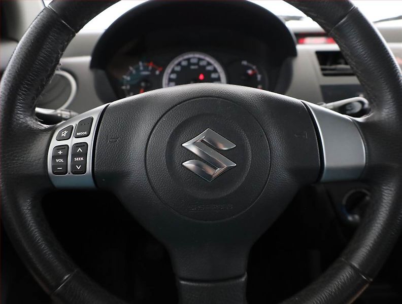 Suzuki Swift (2010) 1.3 i, Serv.kniha, po STK - fotka 8 z 13