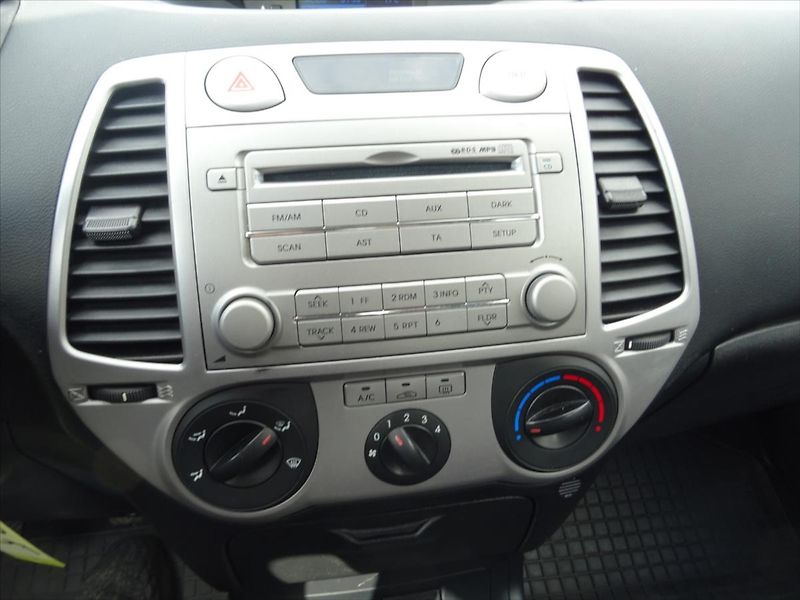 Hyundai i20 1,3 57 kW - fotka 24 z 29
