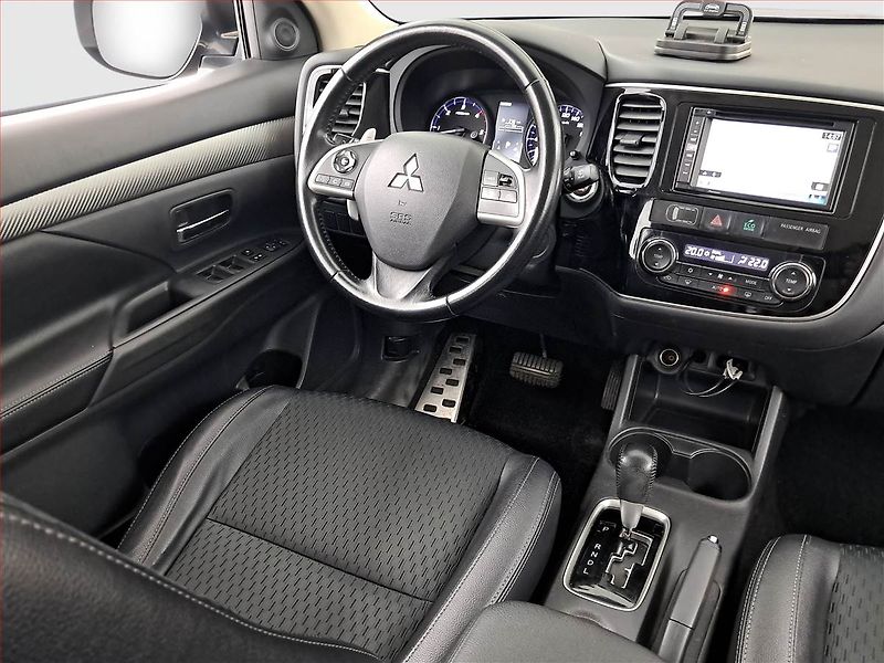 Mitsubishi Outlander (2014) 2.2 DI-D, 4X4, Automat - fotka 7 z 23