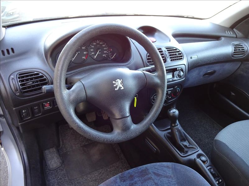 Peugeot 206 1,1 i - fotka 26 z 37