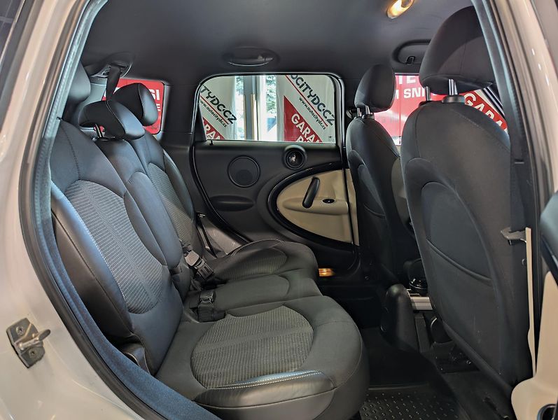 Mini Countryman 2.0 D A/T PDC, TEMPOMAT, KLIMA - fotka 11 z 22