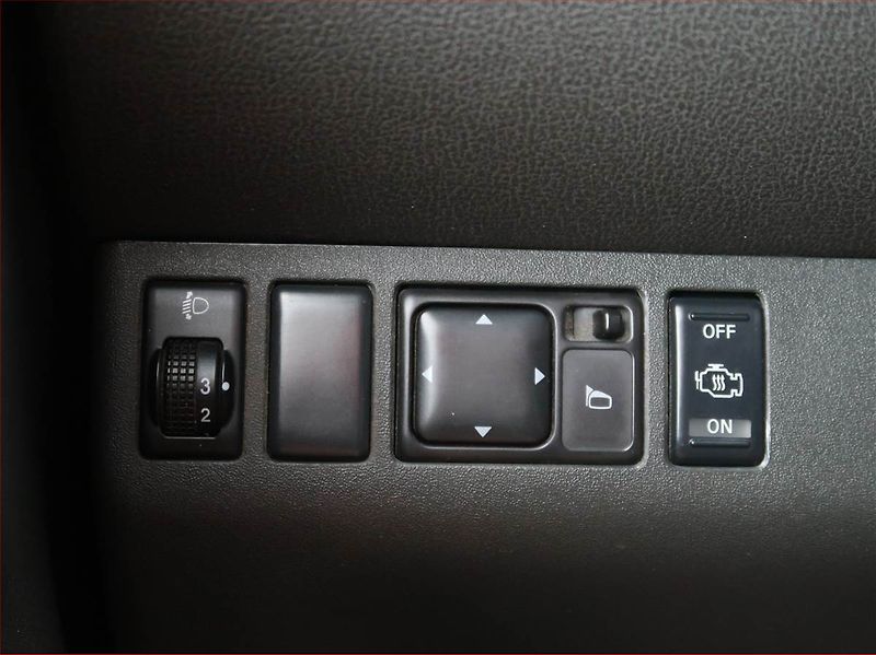 Nissan Pathfinder (2007) 2.5 dCi , 4X4 - fotka 17 z 17