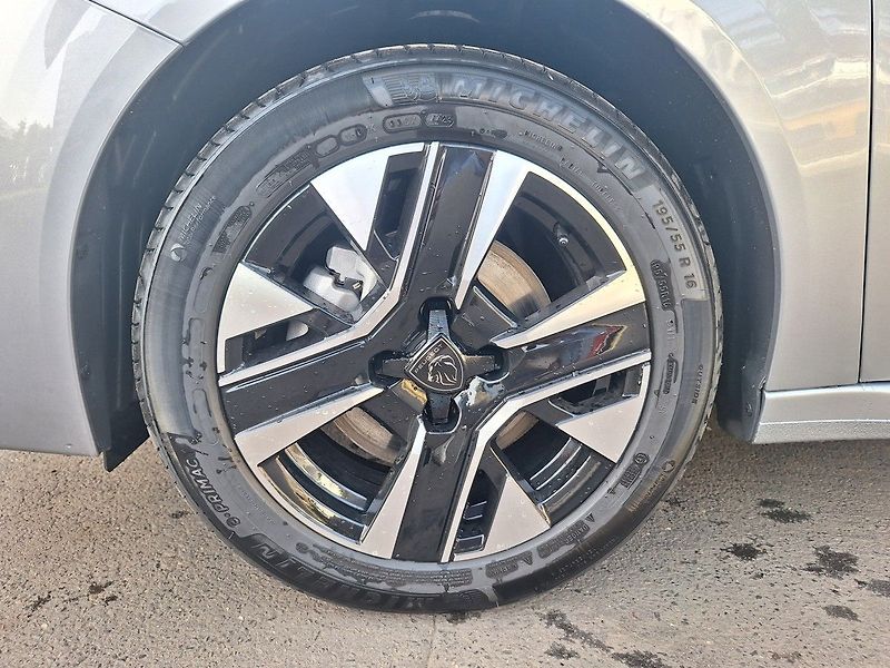 Peugeot 208 (2026) ALLURE 1.2 TURBO 100k MAN6 - fotka 10 z 18