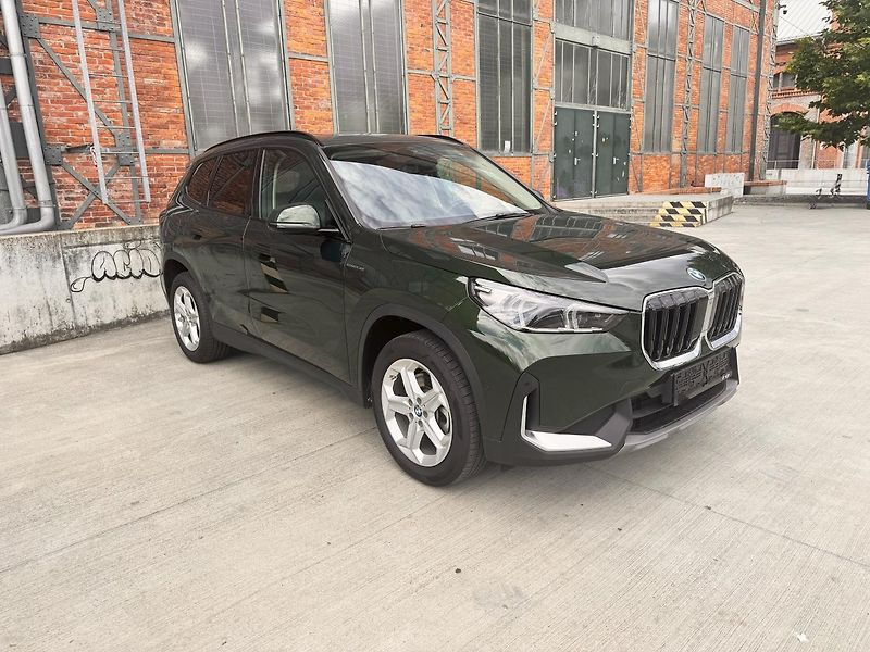 BMW X1 (2024) sDrive20i, panorama - fotka 3 z 35