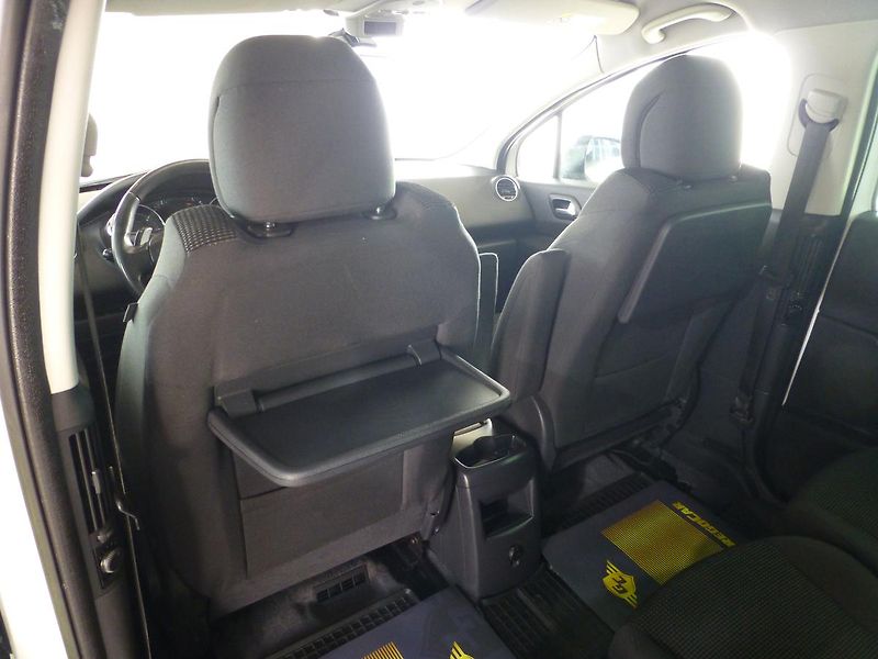 Peugeot 5008 (2014) 1,6HDI*NAVIGACE.*PARKS**NEW - fotka 18 z 31