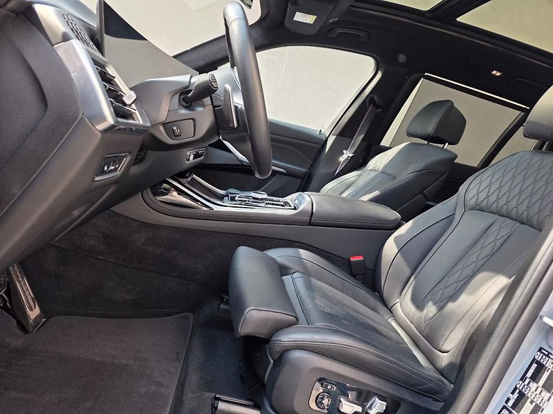 BMW X7 xDrive40d M-Sport 7 míst SkyL - fotka 10 z 22