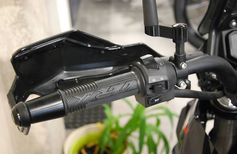 Benelli TRK 251 (2022) hezký stav, 2. maj, původ ČR - fotka 9 z 20