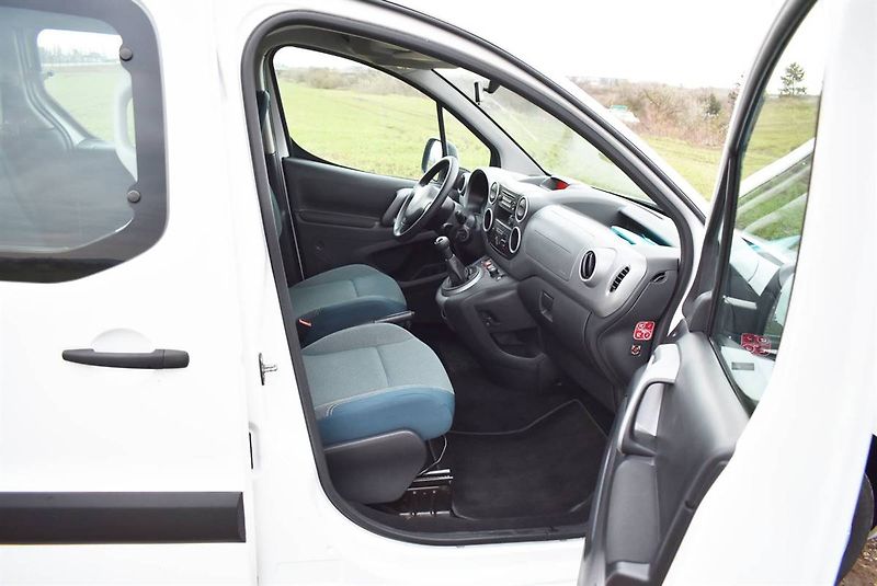 Citroën Berlingo 1,6 HDi MULTISPACE,1.M,SUPER - fotka 11 z 15
