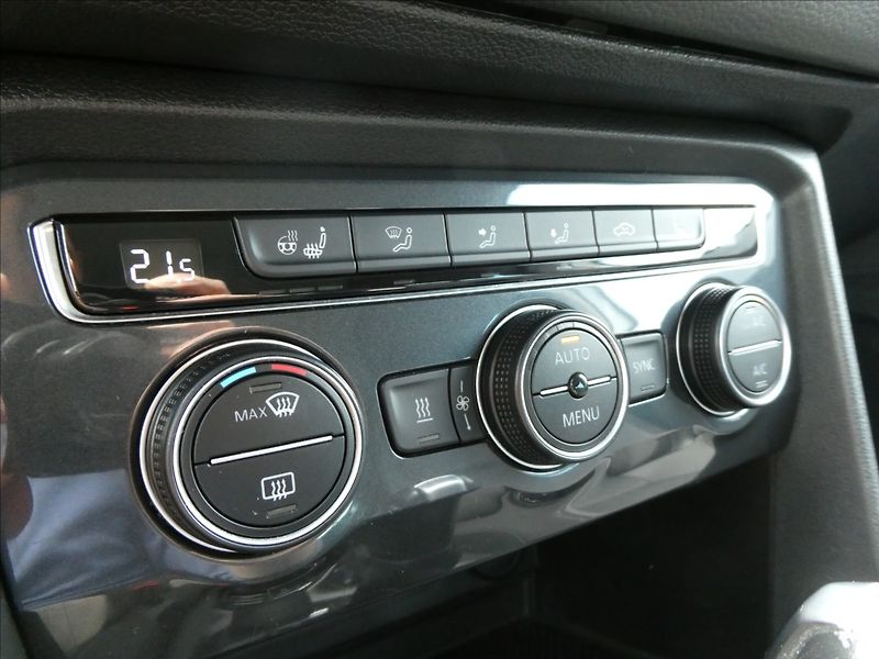 Volkswagen Tiguan 2,0 TSi 140kW DSG 4Motion,weba - fotka 38 z 52
