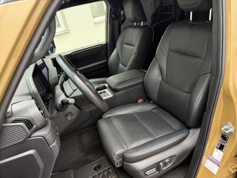Toyota Land Cruiser 2,8 FIRST EDITION - fotka 9 z 28