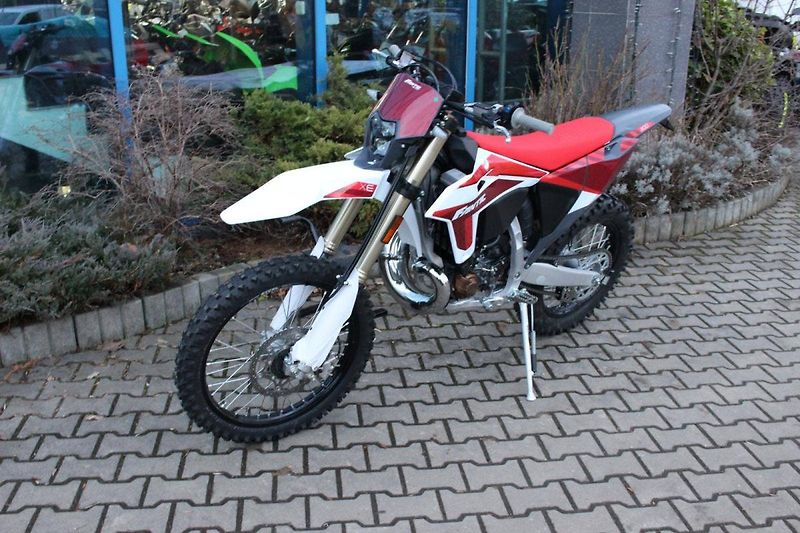 Fantic (2024) XE 300 2T INJECTION  NOVINKA 2 - fotka 8 z 11