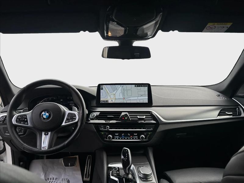 BMW Řada 5 540XD,250kw,M packet - fotka 13 z 34