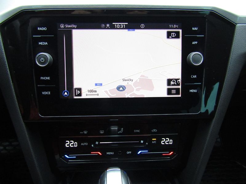 Volkswagen Passat (2021) 2.0 TDI 110kW DSG ACC - fotka 35 z 46