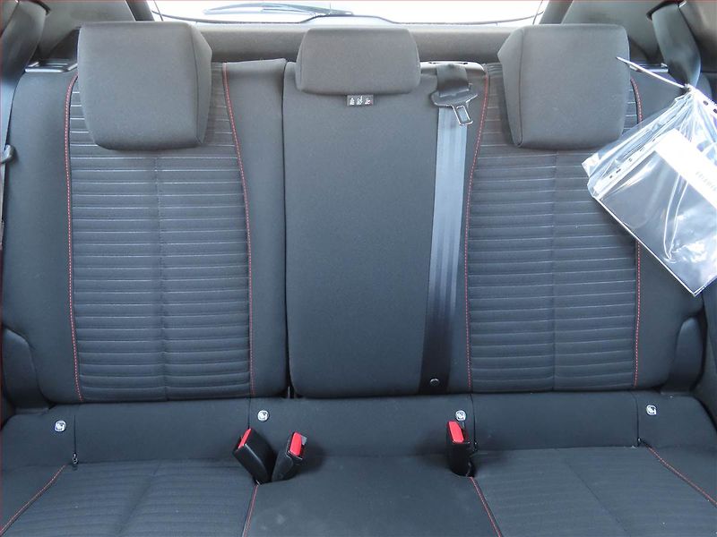 Peugeot 2008 (2020) 1.2 PureTech, Navi, Tempomat - fotka 10 z 20