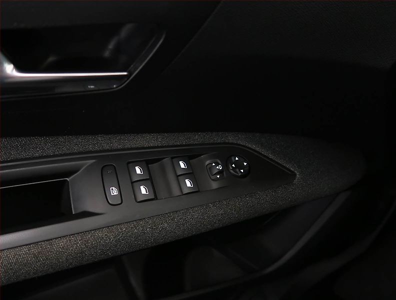 Peugeot 3008 (2022) Active 1.5 BlueHDi, digi klima - fotka 22 z 22