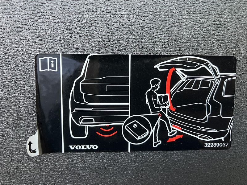 Volvo XC40 B4 Momentum Advance AT8 - fotka 9 z 41
