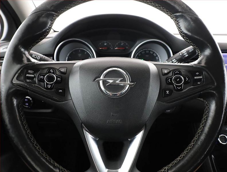 Opel Astra (2017) 1.4 T, Navi, Tempomat - fotka 8 z 17