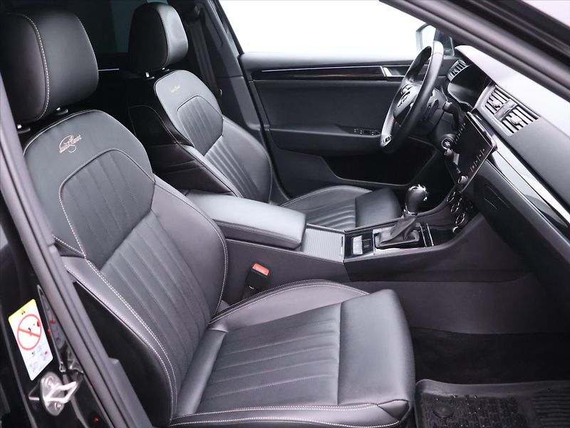 Škoda Superb 2,0 TDI DSG L&K DPH CZ - fotka 13 z 45