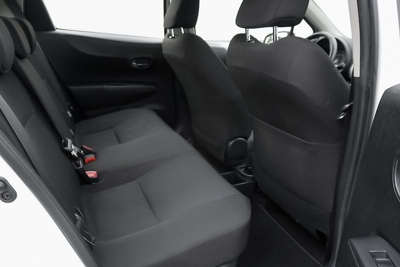 Toyota Yaris 1.5 Hybrid LOUNGE - fotka 10 z 23