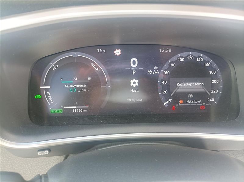 Toyota Corolla Cross 2,0 Executive Skyview - fotka 14 z 18