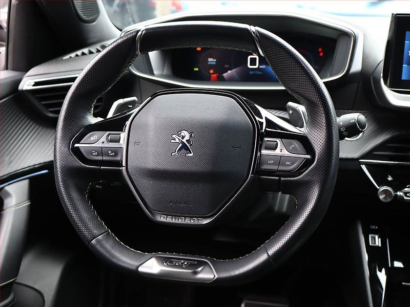 Peugeot 2008 (2021) GT Line 1.2 PureTech, Automat - fotka 14 z 22