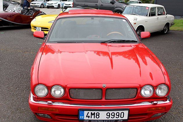 Pohled zepředu na Jaguar XJR., zdroj: Deník/Edvard D. Beneš