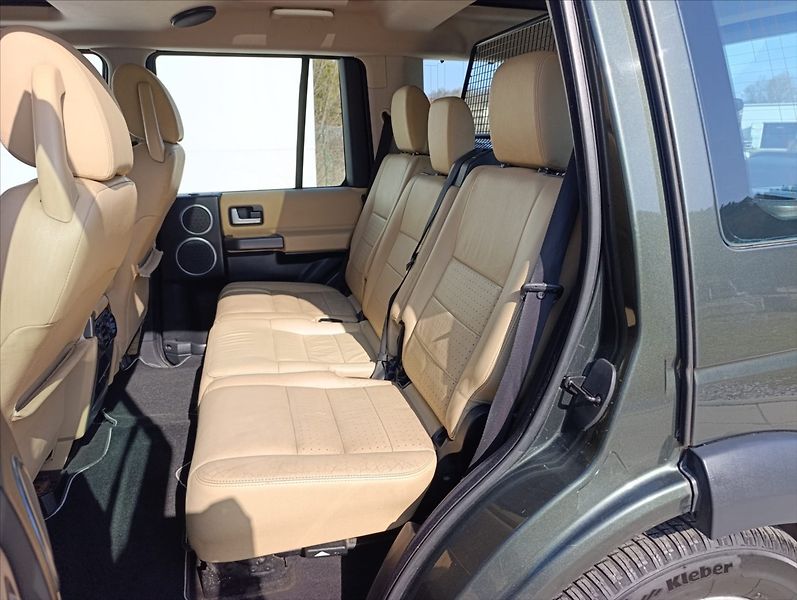 Land Rover Discovery 2,7 TDV6 HSE 4x4 Kůže Xenon - fotka 20 z 41