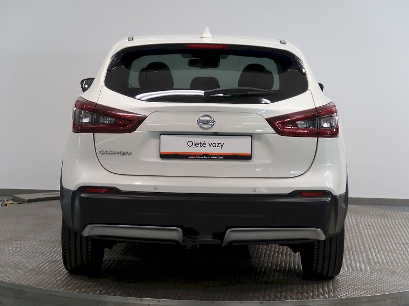 Nissan Qashqai (2021) 1.3DiG-T 103KW TAŽNÉ 360*CAMER - fotka 9 z 33