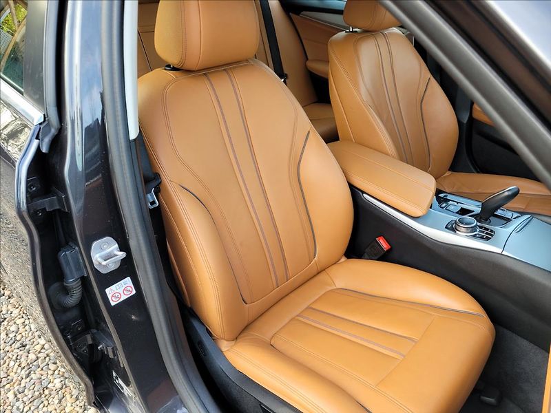 BMW Řada 5 2,0 HEV,LED,Navi,kůže,výhřev - fotka 11 z 49