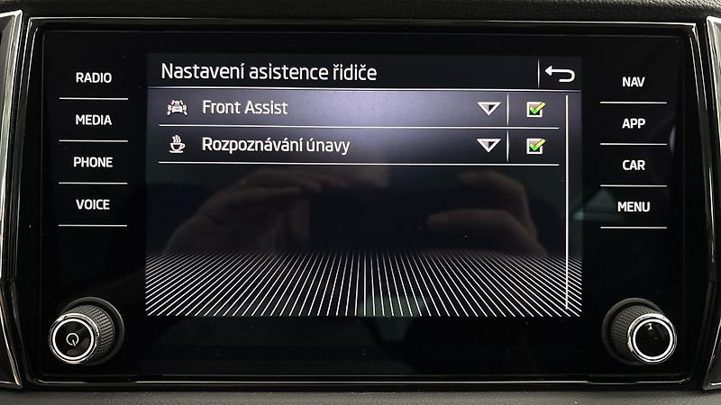 Škoda Karoq 2.0 TDI DSG 4x4 Ambition - fotka 25 z 27