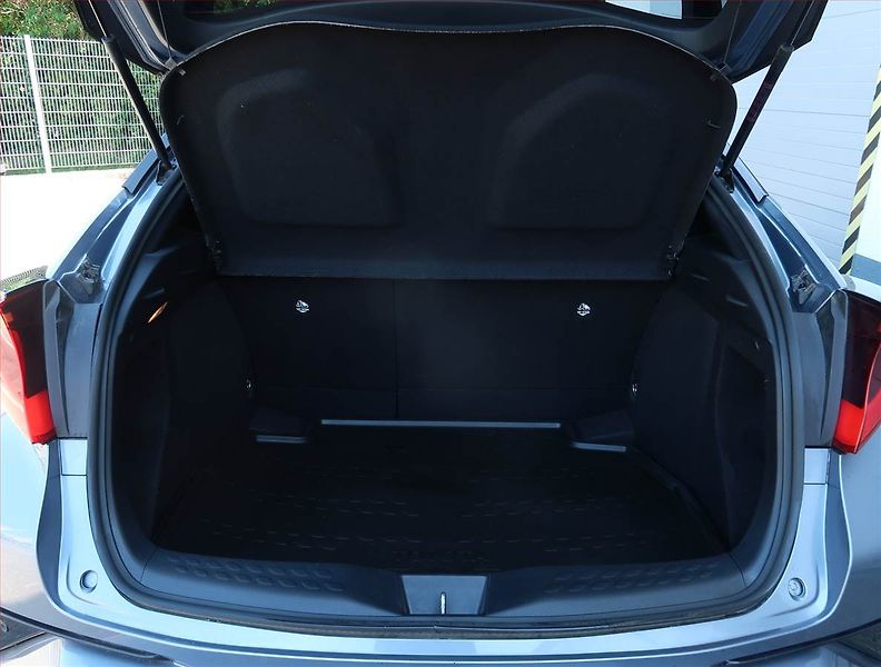 Toyota C-HR (2023) GR Sport 1.8 Hybrid - fotka 14 z 26