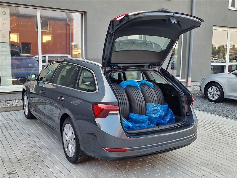 Škoda Octavia 2.0TDI Style, původ ČR,1.Maj. - fotka 41 z 50