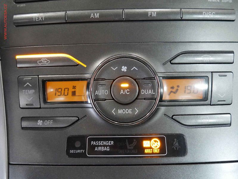 Toyota Auris (2007) 1.6 VVT-i, ČR, AC - fotka 15 z 20