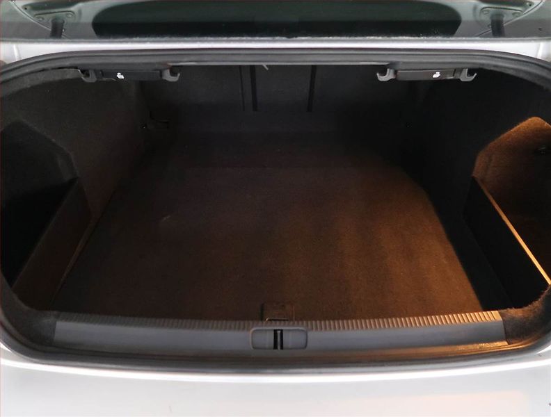 Volkswagen Passat (2011) 2.0 TDI, 4X4, Xenony - fotka 13 z 18