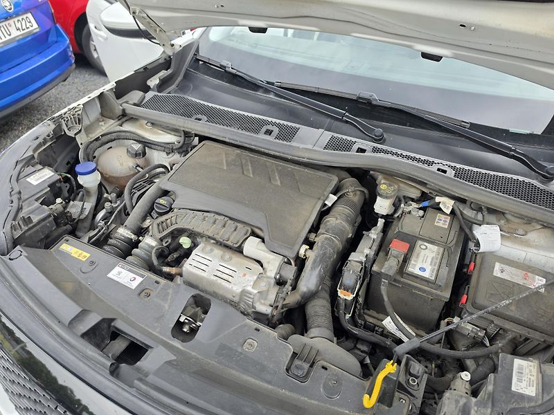 Peugeot 2008 1.2 T 96KW 54tkm  - fotka 15 z 25