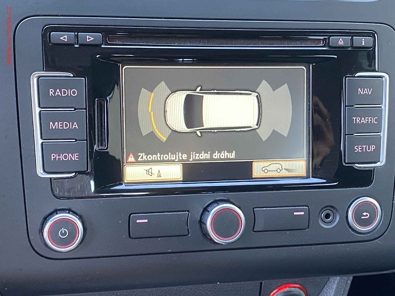 Volkswagen Touran (2012) 1.6TDi, Style, DSG - fotka 18 z 19