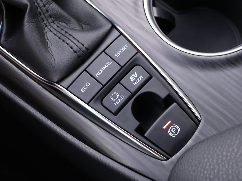 Toyota Camry 2,5 HEV Aut. CZ Executive DPH - fotka 29 z 40