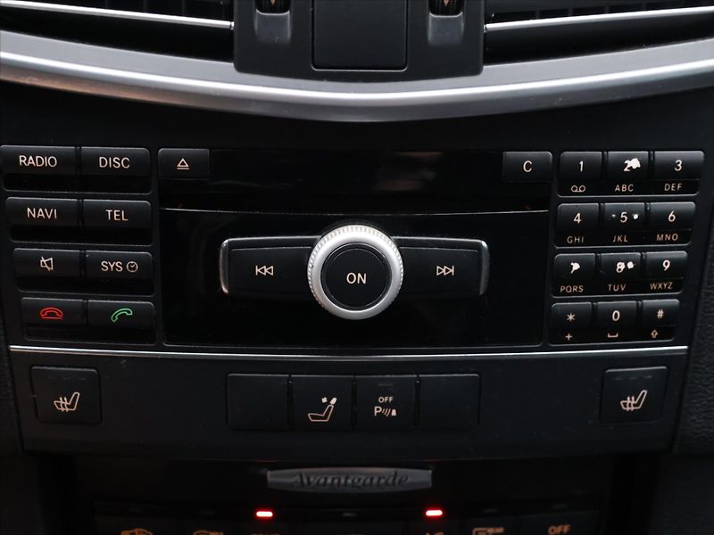 Mercedes-Benz Třídy E 3,0 350CDI 170kW Avantgarde - fotka 30 z 40