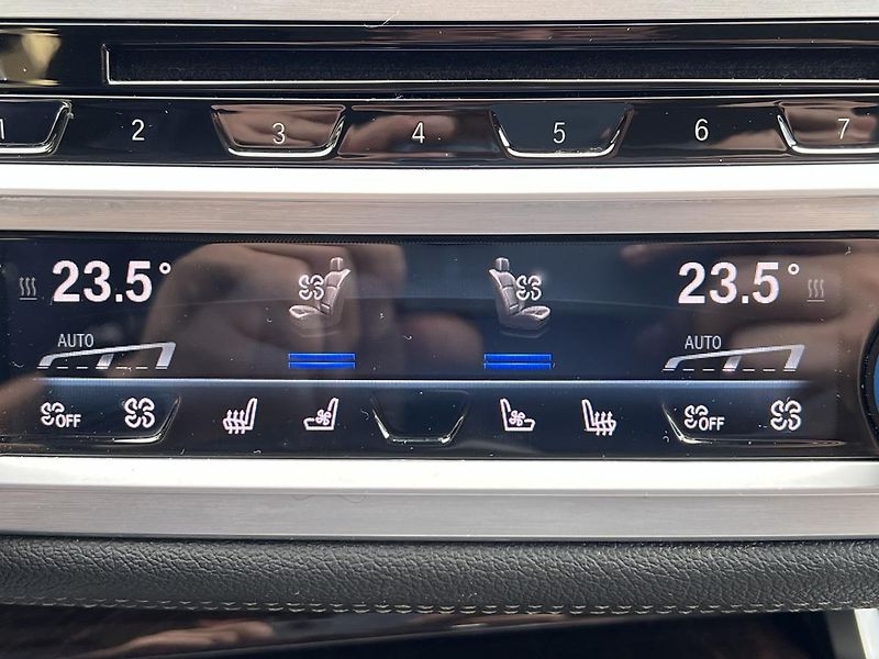 BMW Řada 7 (2017) 750d xDrive Laser Full  - fotka 22 z 39