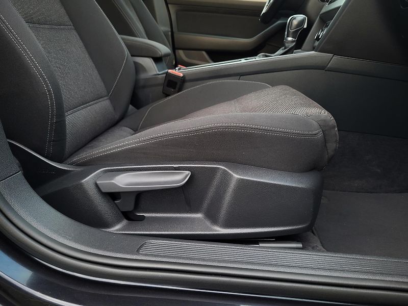Volkswagen Passat 2.0 TDi 140kW DSG COMFORTLINE - fotka 29 z 49