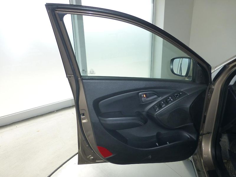 Hyundai ix35 (2015) 2,0i-122KW!!!*4X4*VYHŘ.SED**ČR - fotka 9 z 27