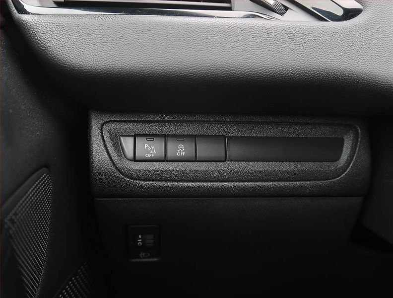 Peugeot 208 (2016) 1.6 BlueHDi, Tempomat - fotka 18 z 21