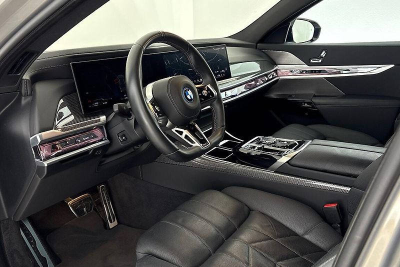 BMW Řada 7 řady 7 | M760e xDrive - fotka 6 z 27