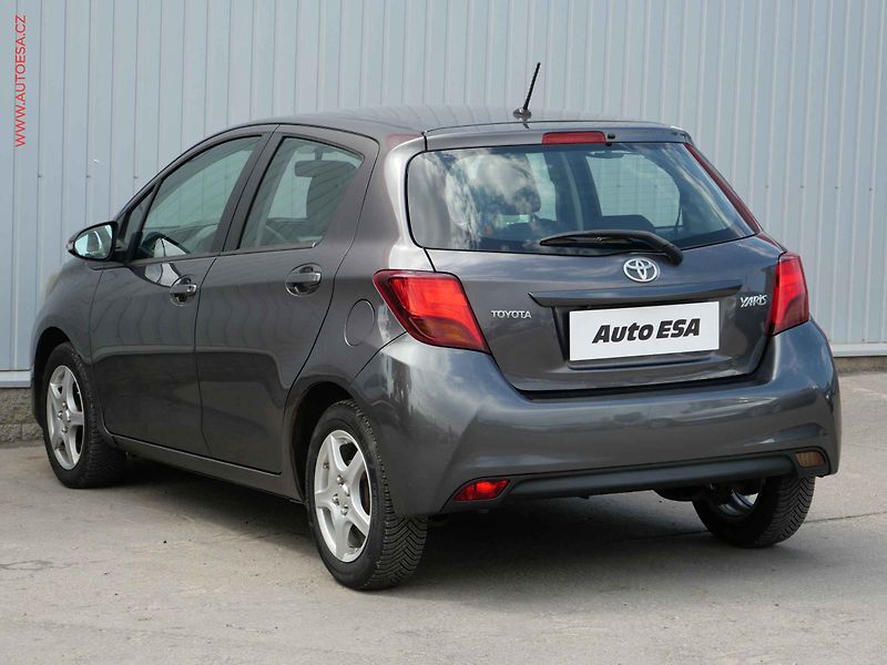 Toyota Yaris (2014) 1.3 VVT- i, ČR, AC, park - fotka 6 z 18