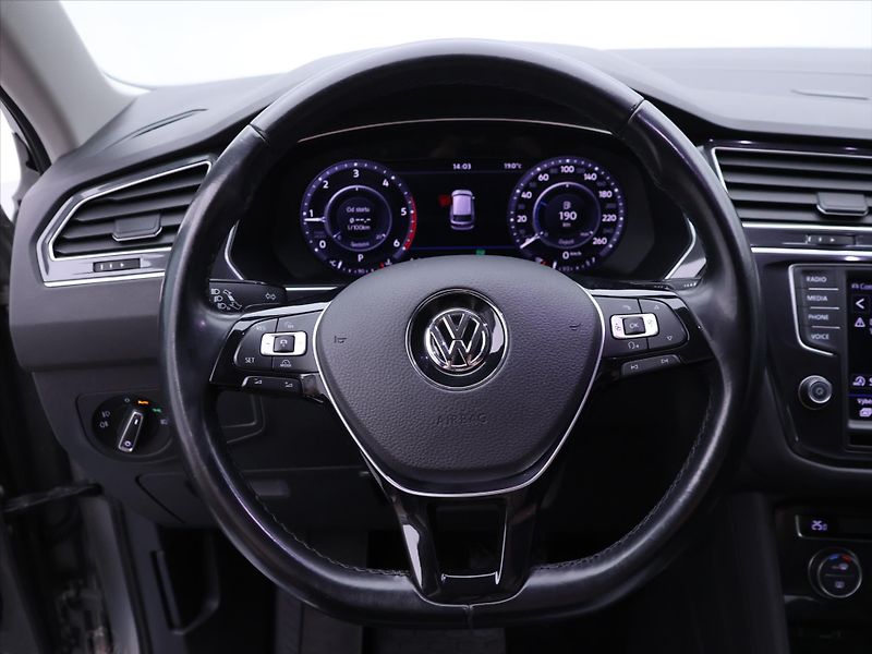 Volkswagen Tiguan 2,0 TDI 176kW DSG Highline DPH - fotka 17 z 39