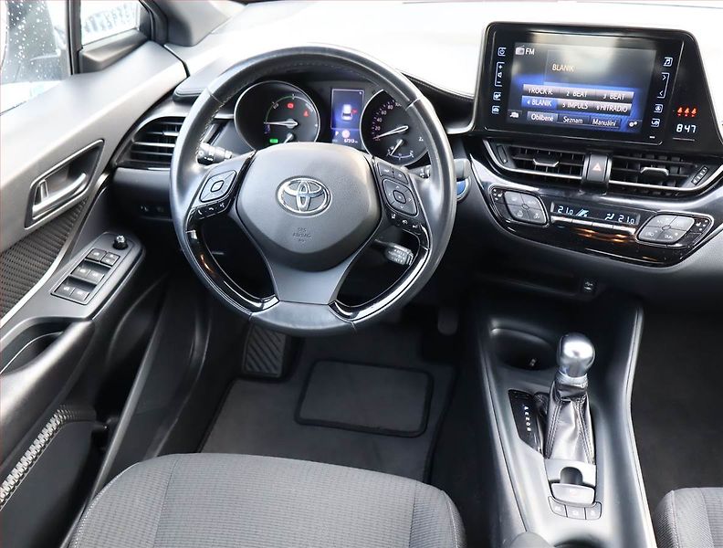Toyota C-HR (2018) 1.8 Hybrid - fotka 7 z 24