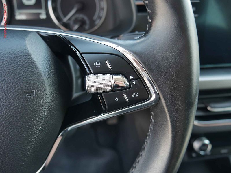 Škoda Kamiq (2021) 1.0 TSi, Style, park. kamera - fotka 18 z 21