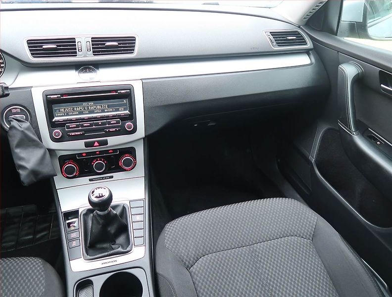 Volkswagen Passat (2012) 2.0 TDI, 4X4 - fotka 8 z 13