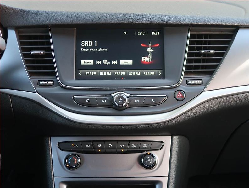 Opel Astra (2020) 1.5 CDTI, Tempomat - fotka 12 z 17