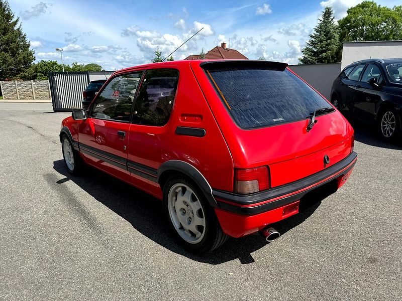 Peugeot 205 GTI 1.9 88 kW - fotka 4 z 16